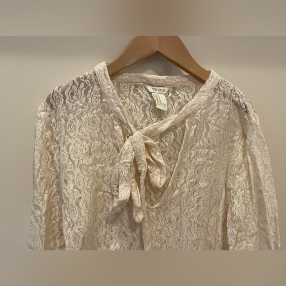 Forever 21 Sheer Lace Bodysuit medium - Picture 2 of 5